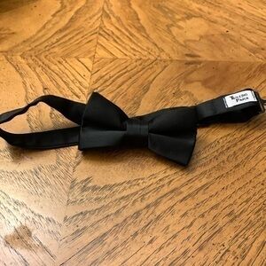 Black bow tie size 15 max